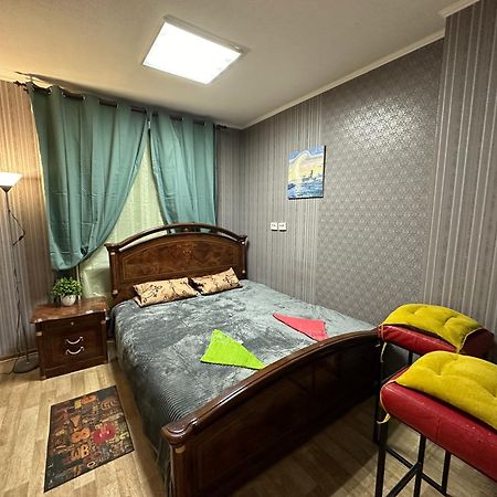 Ararat-Poznyaki Hostel キエフ エクステリア 写真