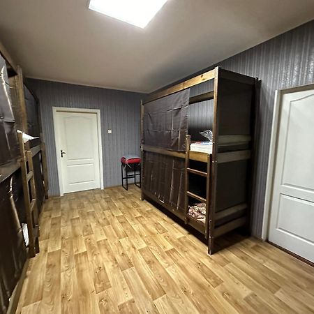Ararat-Poznyaki Hostel キエフ エクステリア 写真