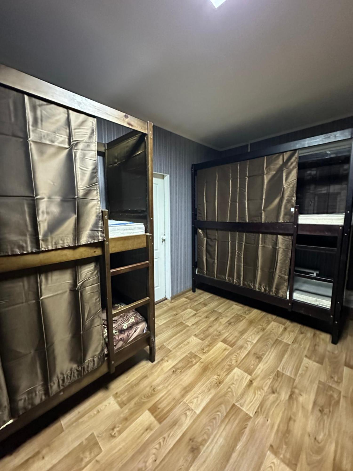 Ararat-Poznyaki Hostel キエフ エクステリア 写真