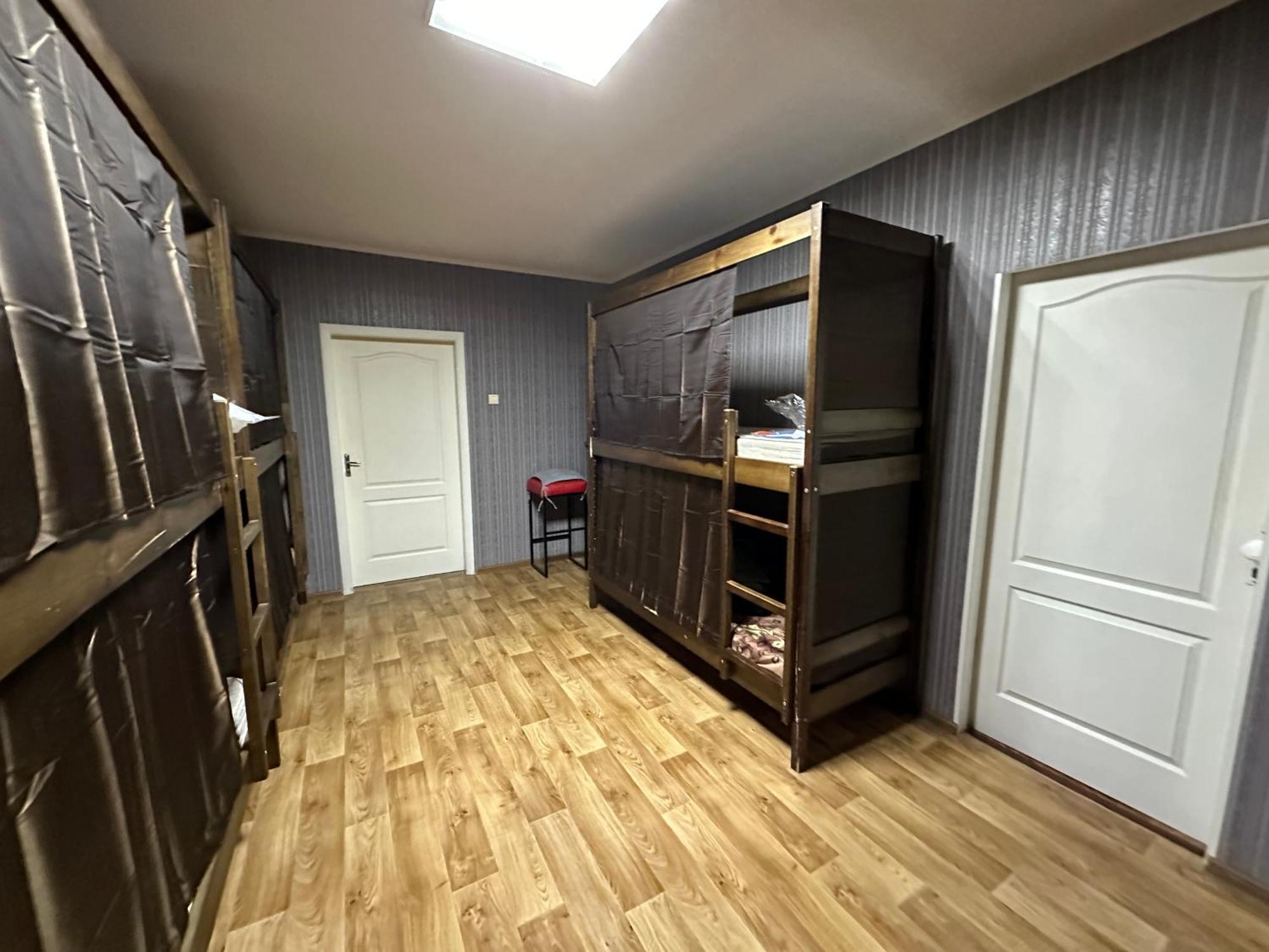 Ararat-Poznyaki Hostel キエフ エクステリア 写真