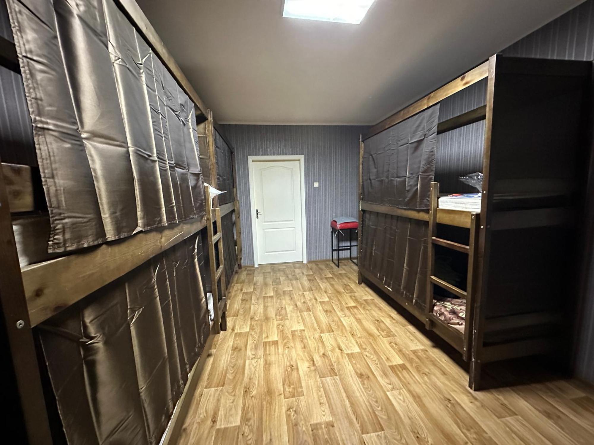 Ararat-Poznyaki Hostel キエフ エクステリア 写真